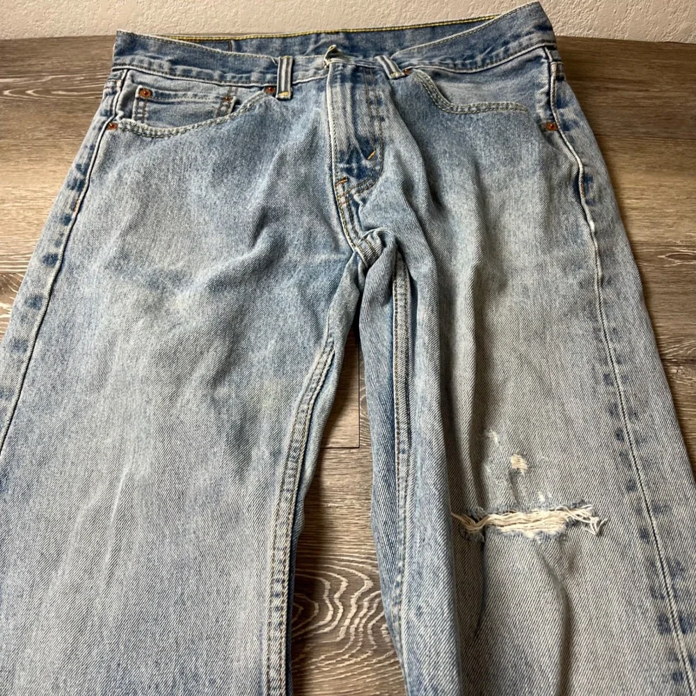 Levis 505 Regular Fit Jeans Mens 32x30 Light Wash Blue Straight Leg Distressed